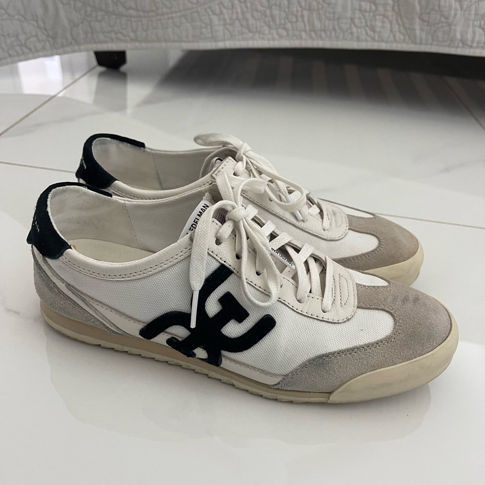 Sam Edelman lace up sneaker white grey and black size 7.5 lightly worn